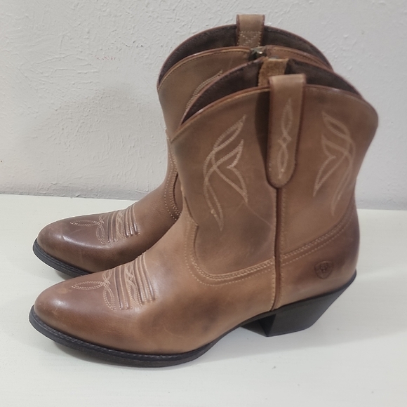 Ariat Women's Brown Darlin Ankle Booties Size 9 - Picture 3 of 8